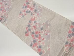 流水に桜散らし模様織出し暈し袋帯